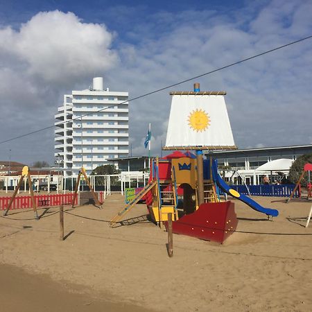 Beach Palace With Small Swimming Pool, Private Beach, Parking Lido di Jesolo Ngoại thất bức ảnh