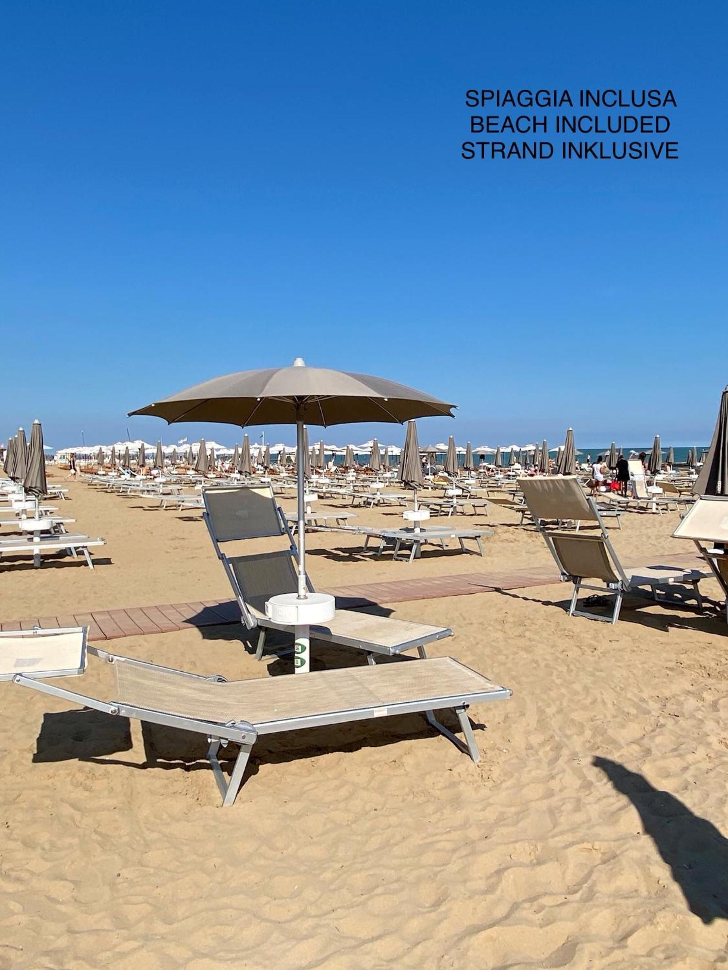 Beach Palace With Small Swimming Pool, Private Beach, Parking Lido di Jesolo Ngoại thất bức ảnh